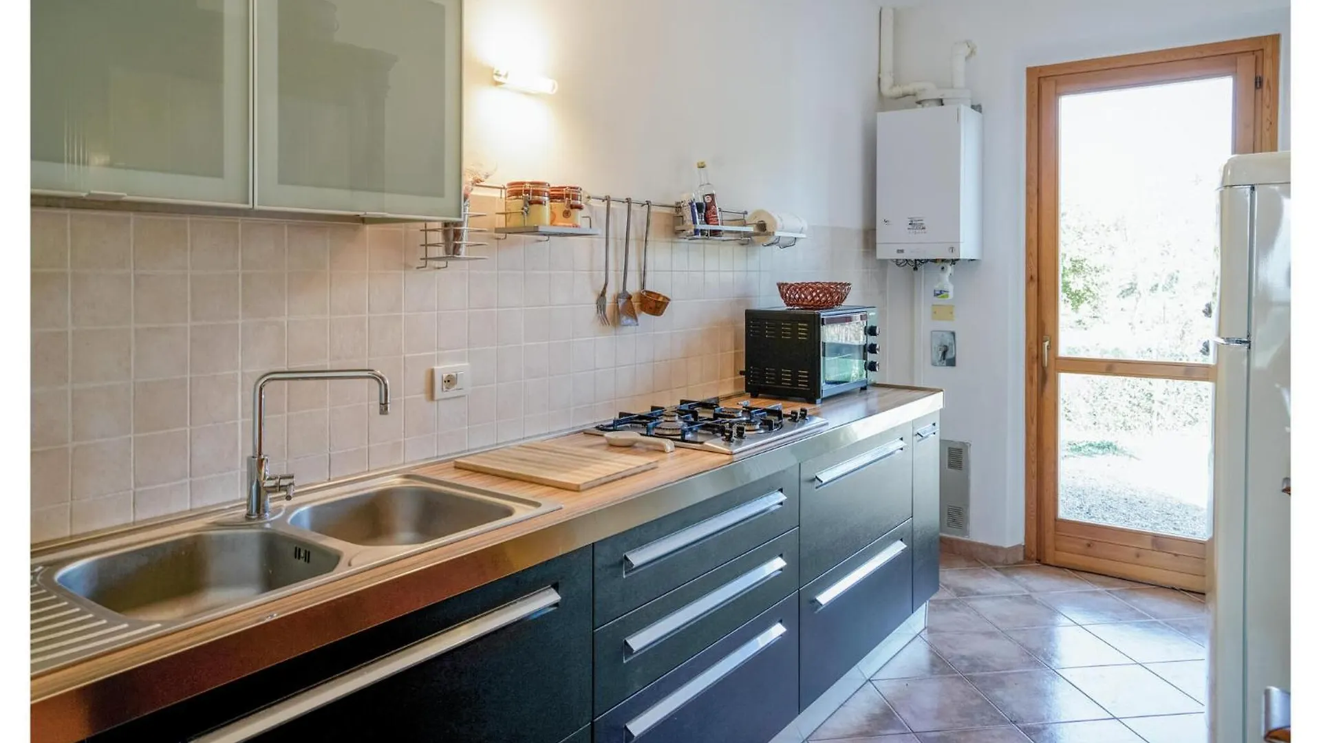 Amazing Home In Lucignano With Kitchen